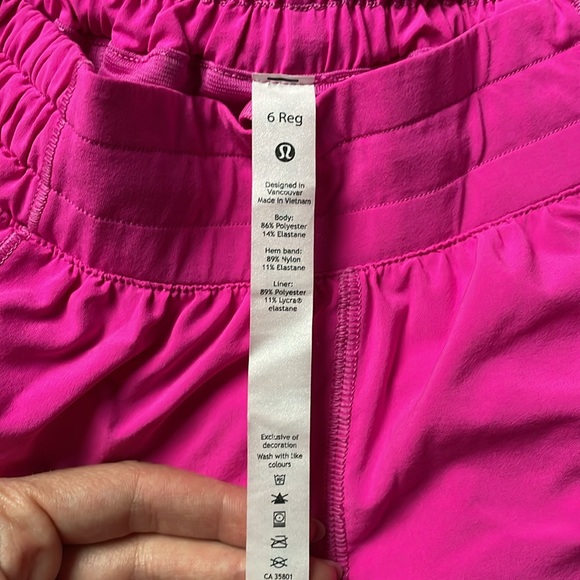 Lululemon Hottie Hots 2.5” Hot Pink - Picture 2 of 2